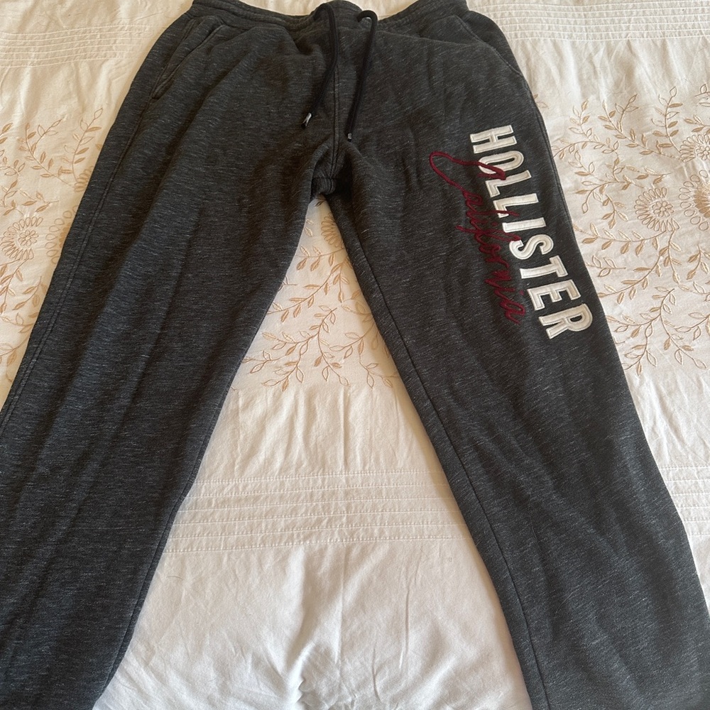 Hollister Co. Men’s Charcoal joggers - Picture 5 of 8